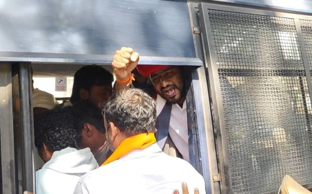 उपमुख्यमंत्री अजित पवार यांच्या सहयोग निवासस्थानासमोर आंदोलन कर्त्यांना  पोलिसांनी घेतल ताब्यात...