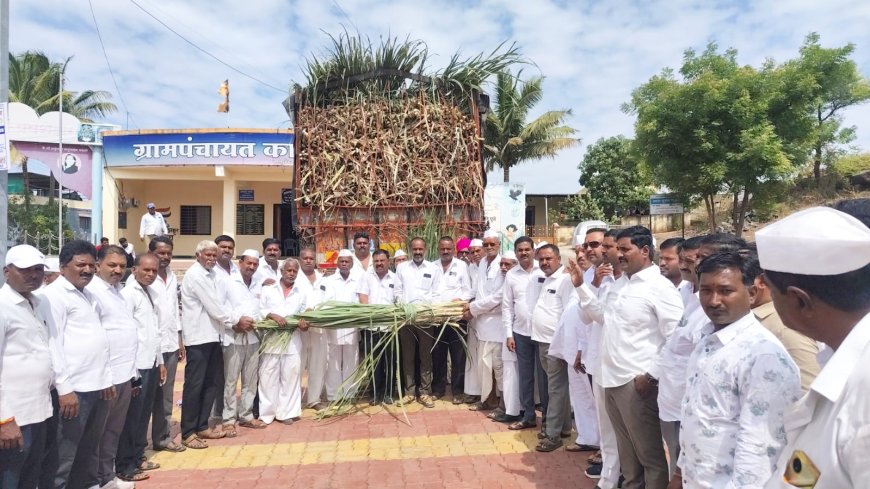 पुरंदर तालुक्यातील बोपगांव मध्ये दुष्ळकाग्रस्त भागातील जनावरासाठी 14 टन चाऱ्याचे वाटप..