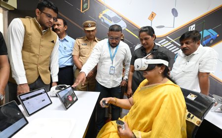 बारामती : उपमुख्यमंत्री सुनेत्रा अजित पवार यांनी केली 'र्व्हच्यूअल रिॲलिटी रोड सेफ्टी टॅब लॅब'ची पाहणी..