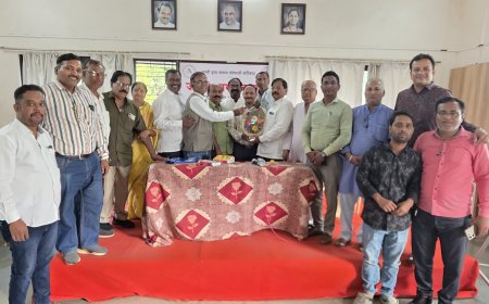 पत्रकार संघ बारामतीच्या अध्यक्षपदी नवनाथ बोरकर; उपाध्यक्षपदी सागर सस्ते व शिवाजी ताटे यांची बिनविरोध निवड