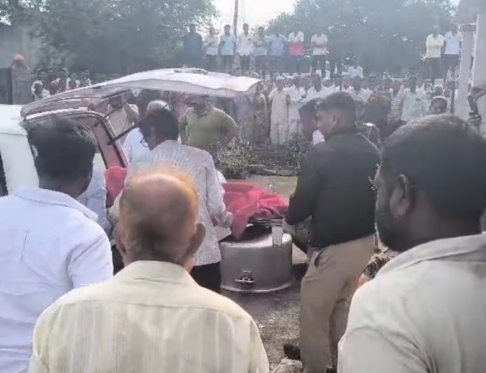बारामतीतील शेरेवाडी परिसरातील बाबुर्डीत माजी महिला सरपंचासह ,६५ वर्षीय महिलेचा झोपेतच गळा चिरून निघृण खून